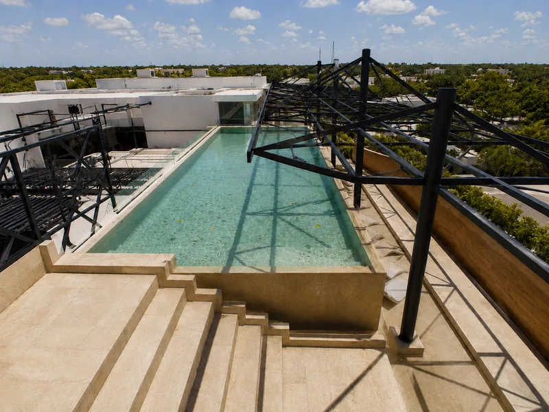 Balance perfecto — alberca cristalina en Tulum